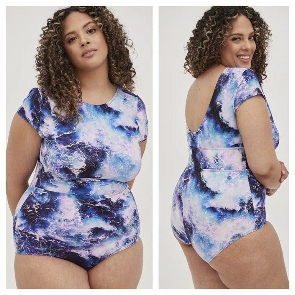 Torrid Active Wireless Scoop Back One Piece Swimsuit